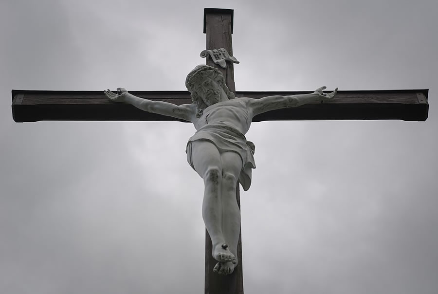 jesusoncross5