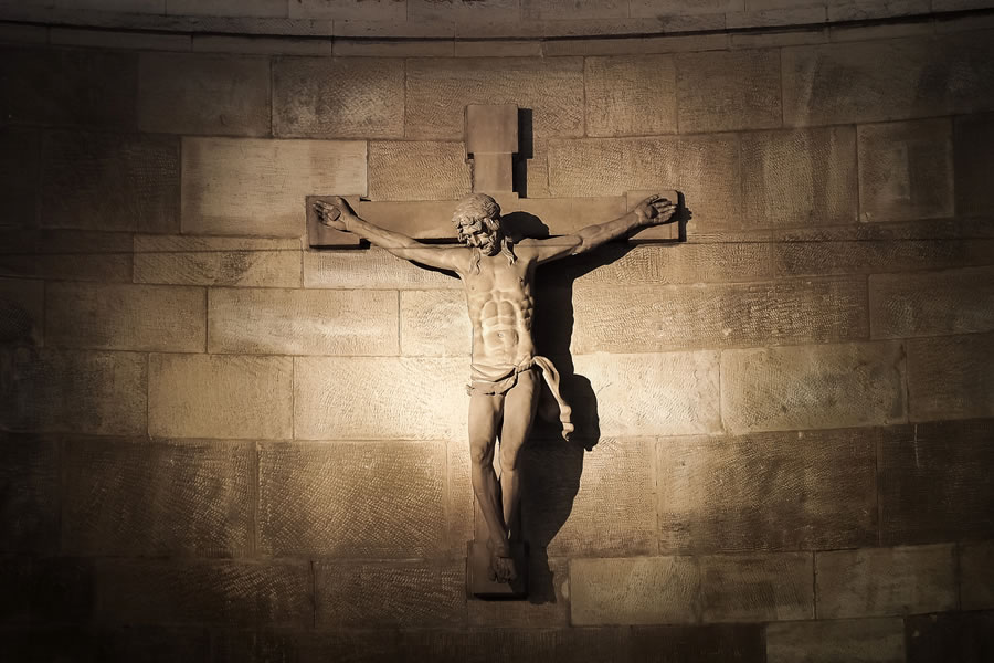 jesusoncross9